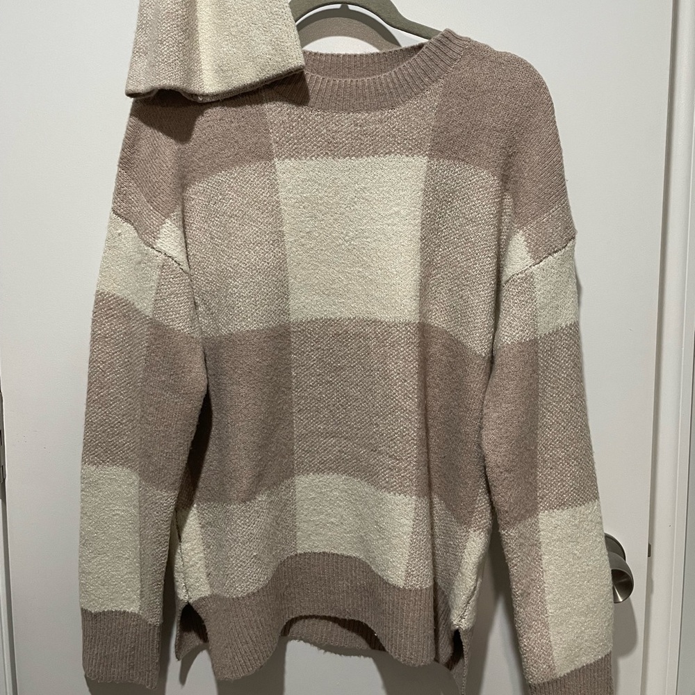 Christian Siriano super soft plaid sweater with matching faux fur beanie